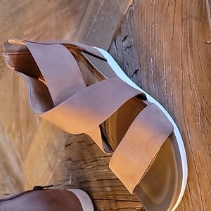 Soft COMFORTIVA leather strappy wedge sandals 6